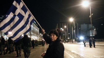 Греческие полицейские разогнали акцию протеста слезоточивым газом 