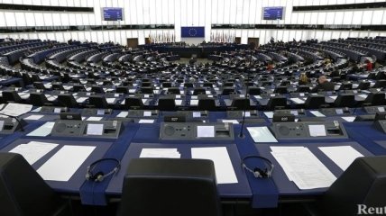 Европарламент упростит получение виз украинским студентам 