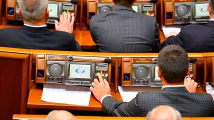 Парламент одобрил криминализацию незаконного обогащения