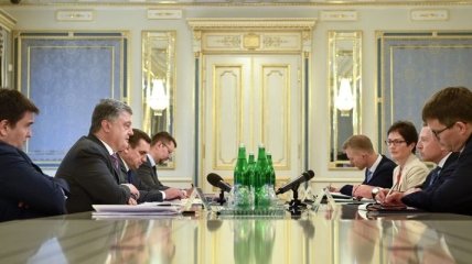 Порошенко и Волкер провели встречу: обсуждали миротворцев ООН на Донбассе
