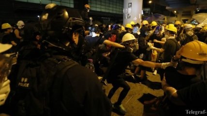 Митинги в Гонконге: протестующие перекрыли дороги и подводный тоннель