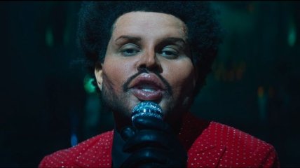 The Weeknd сделал "пластику лица" в новом клипе (видео)