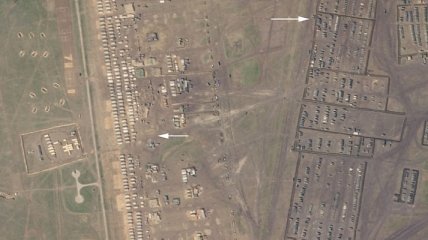 РФ разбила в Крыму огромный военный лагерь с более чем тысячью боевых машин (спутниковые снимки)