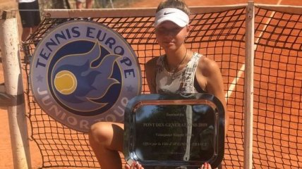 Украинка Лазаренко стала чемпионкой юниорского теннисного турнира во Франции