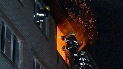 В Днепре ночью горело общежитие, всех жильцов успели эвакуировать