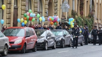 В Петербурге люди вышли на акцию в поддержку мира и Украины