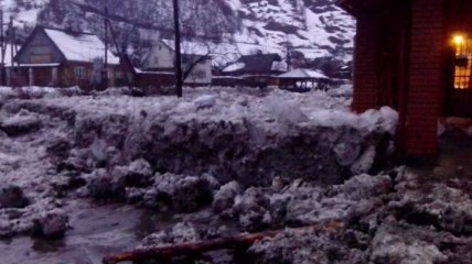 ДТП на Закарпатье: легковушка попала в селевой поток