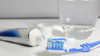 Сроки использования зубных щеток, кремов