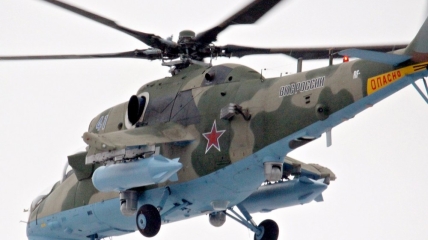 Военный вертолет РФ обстреляли их охотничьих ружей