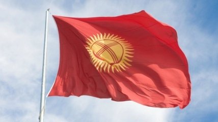 Жителей Кыргызстана будут штрафовать за плевки на улицах 