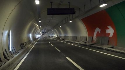 В Стамбуле открыт автомобильный тоннель под Босфором 