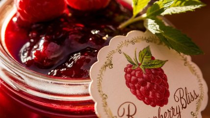 Джем получается очень вкусным и ароматным (изображение создано с помощью ИИ)