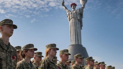 Президент: Украинская армия вооружена еще не идеально, но лучше за всю историю