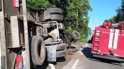 Столкнулись легковушка и грузовик: в ДТП в Винницкой области погибли четыре человека