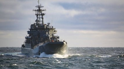 Отведение путинских войск: Россия "забыла" десантные корабли в Черном море