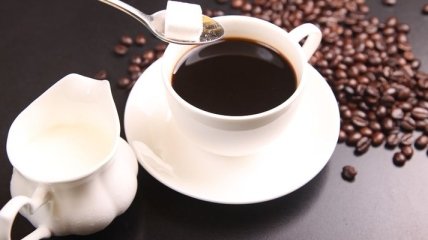 Медики рассказали, какую еду лучше не запивать кофе