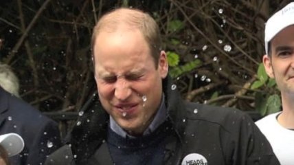 Принца Уильяма облили водой во время марафона (Видео)