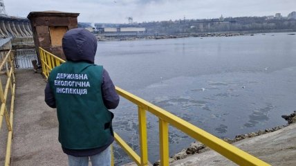Утечка нефтепродуктов на Днепровской ГЭС