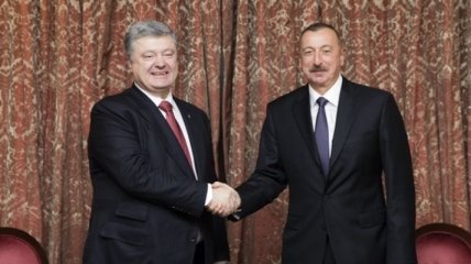 Порошенко поздравил Алиева с победой на выборах