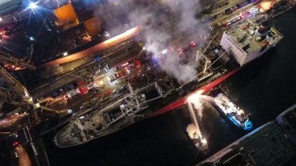 Возле Стамбула на верфи произошел пожар на корабле