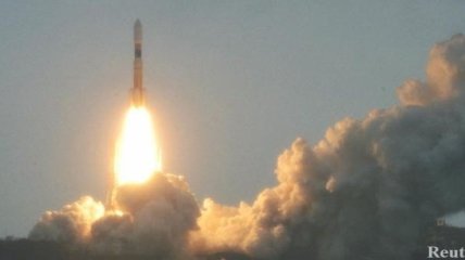 Япония запустила ракету с 2 спутниками