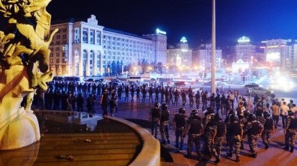 На Майдане Незалежности милиция пытается разогнать протестующих