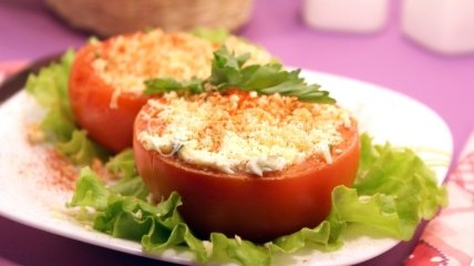 Корисні та смачні помідори з сиром та часником