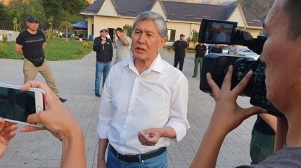 Суд продлил срок задержания экс-президента Кыргызстана 