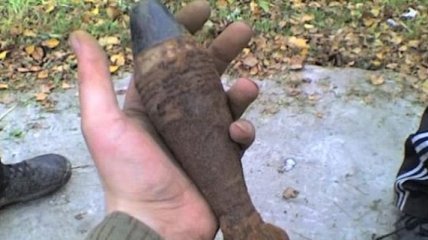 В Черкассах возле кладбища нашли мину