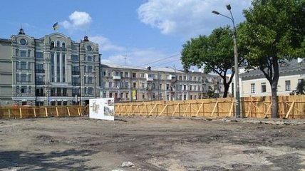 Обустройство сквера на Контрактовой в Киеве находится на финальной стадии