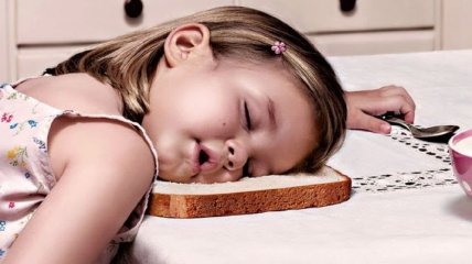 Смешная подборка: забавные дети, которые могут заснуть абсолютно везде