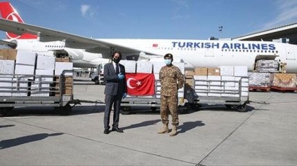 Турция отправила 54 странам медицинские средства