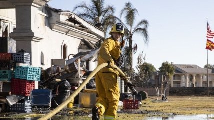 Калифорния в огне: лесные пожары угрожают домам знаменитостей