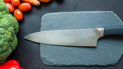 Как заточить нож без специальных инструментов - лайфхак