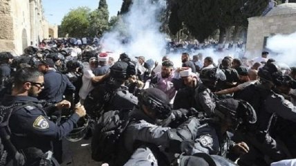 В Иерусалиме с новой силой возобновились столкновения: сотни новых пострадавших