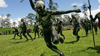 Без лица и человечности: необычная жизнь папуасов из племени скелетов (Фото) 