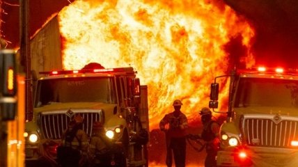 Лесные пожары превратили в пепел целый город в США (фото, видео)