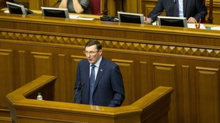 Луценко пригрозил Сытнику уголовной ответственностью