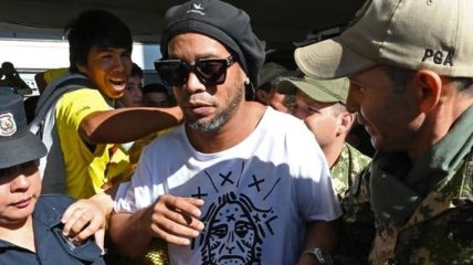 Роналдиньо арестовали в Парагвае