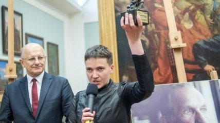 Савченко в Польше вручили премию за честь и достоинство