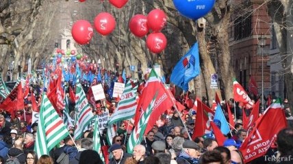 Сотни тысяч итальянцев вышли на антиправительственную демонстрацию