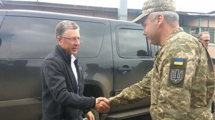 Командующий ООС встретился с Волкером на Донбассе