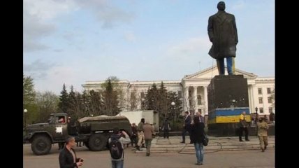 В Краматорске свалили памятник Ленину (Видео)