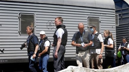 Наблюдателям ОБСЕ показали вагоны с телами пассажиров "Боинга-777"