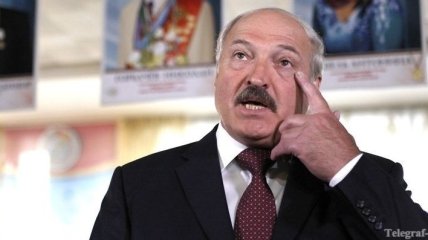 Лукашенко сравнил свою грудь с грудьми FEMEN