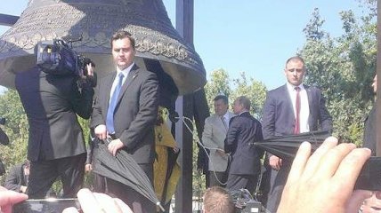 Янукович и Путин ударили в колокол в древнем Херсонесе в Симферополе