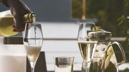 Россия запретила Франции называть шампанское "шампанским": сеть в недоумении 
