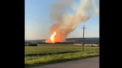 В России взорвался газопровод: в опасности жители одной из близлежащих деревень (видео)