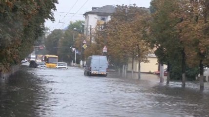 Сильнейший ливень затопил Житомир (Видео)  