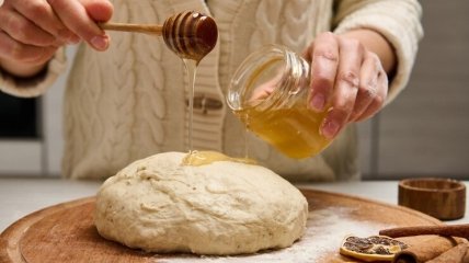 Хліб на воді, дріжджах і меді - як приготувати